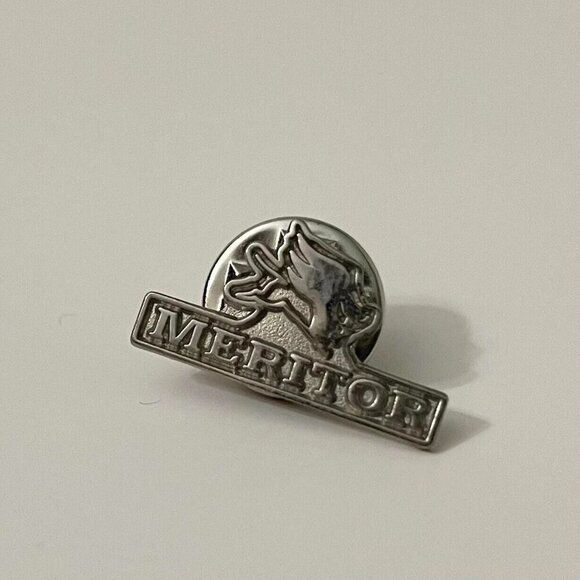 Meritor Logo Pin - Picture 2 of 8